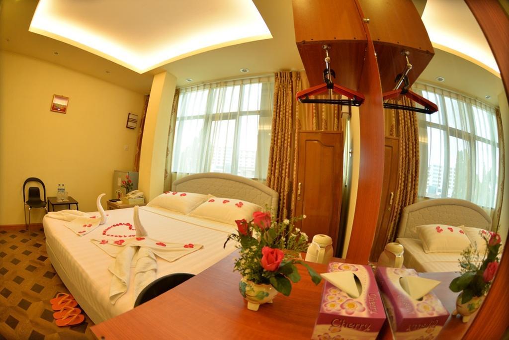 นิว โกลเด้น ฟอเวิร์ด โฮเต็ล Hotel ย่างกุ้ง ภายนอก รูปภาพ