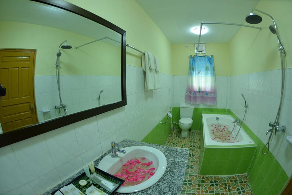 นิว โกลเด้น ฟอเวิร์ด โฮเต็ล Hotel ย่างกุ้ง ภายนอก รูปภาพ