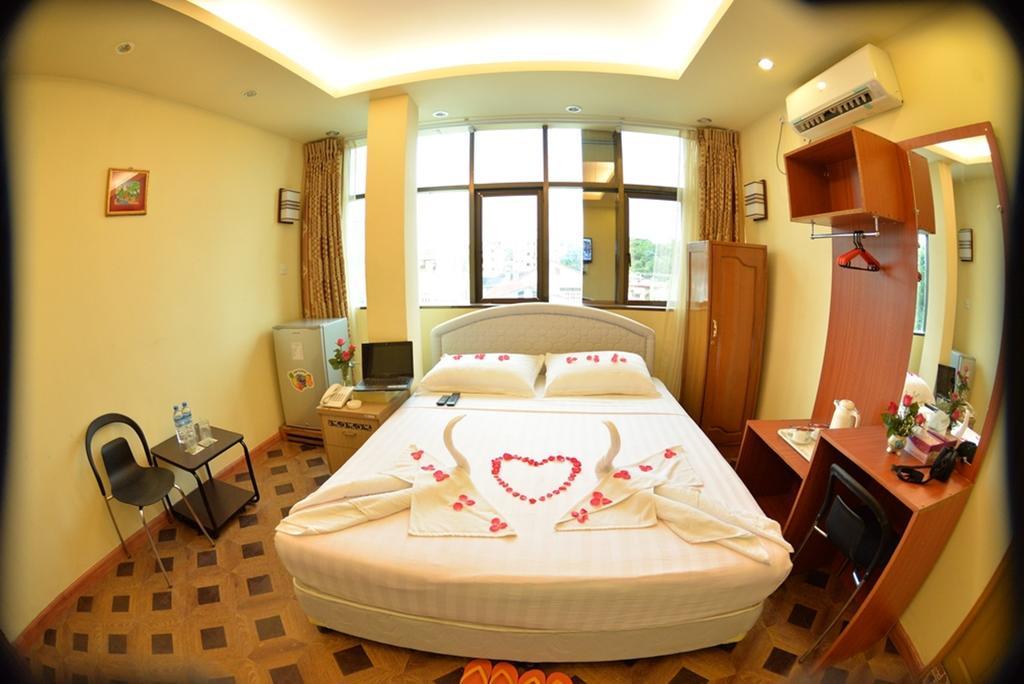 นิว โกลเด้น ฟอเวิร์ด โฮเต็ล Hotel ย่างกุ้ง ภายนอก รูปภาพ