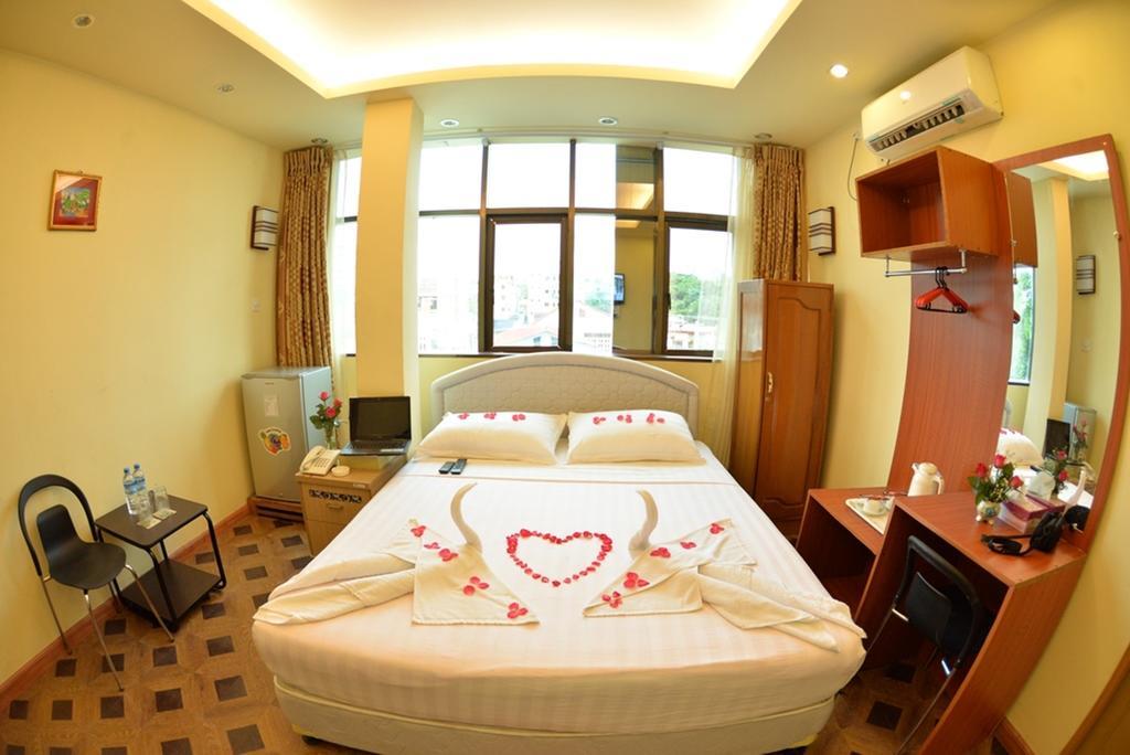 นิว โกลเด้น ฟอเวิร์ด โฮเต็ล Hotel ย่างกุ้ง ภายนอก รูปภาพ