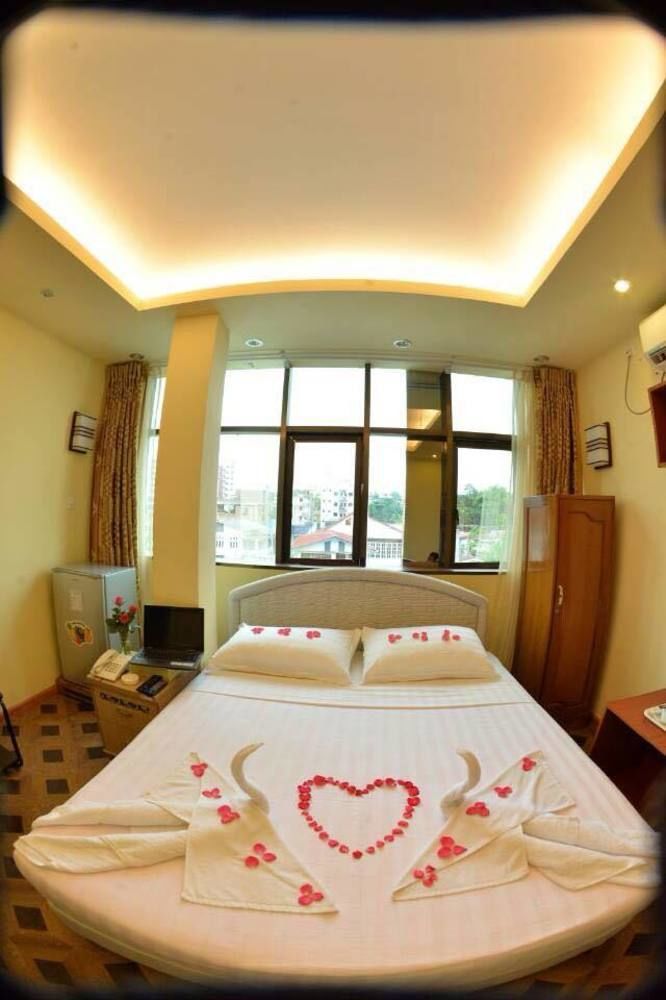 นิว โกลเด้น ฟอเวิร์ด โฮเต็ล Hotel ย่างกุ้ง ภายนอก รูปภาพ