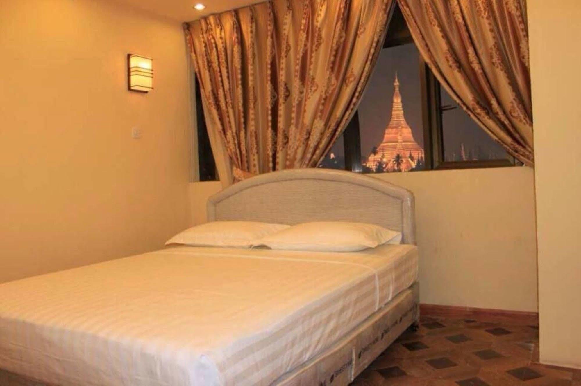นิว โกลเด้น ฟอเวิร์ด โฮเต็ล Hotel ย่างกุ้ง ภายนอก รูปภาพ
