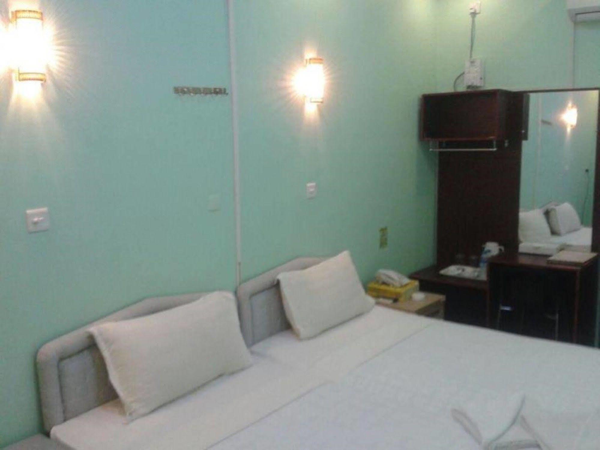 นิว โกลเด้น ฟอเวิร์ด โฮเต็ล Hotel ย่างกุ้ง ภายนอก รูปภาพ