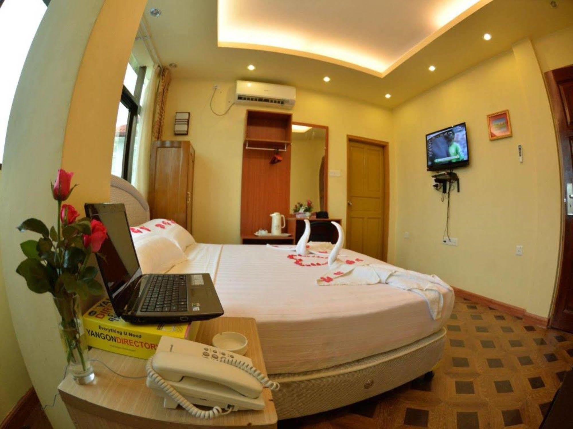 นิว โกลเด้น ฟอเวิร์ด โฮเต็ล Hotel ย่างกุ้ง ภายนอก รูปภาพ