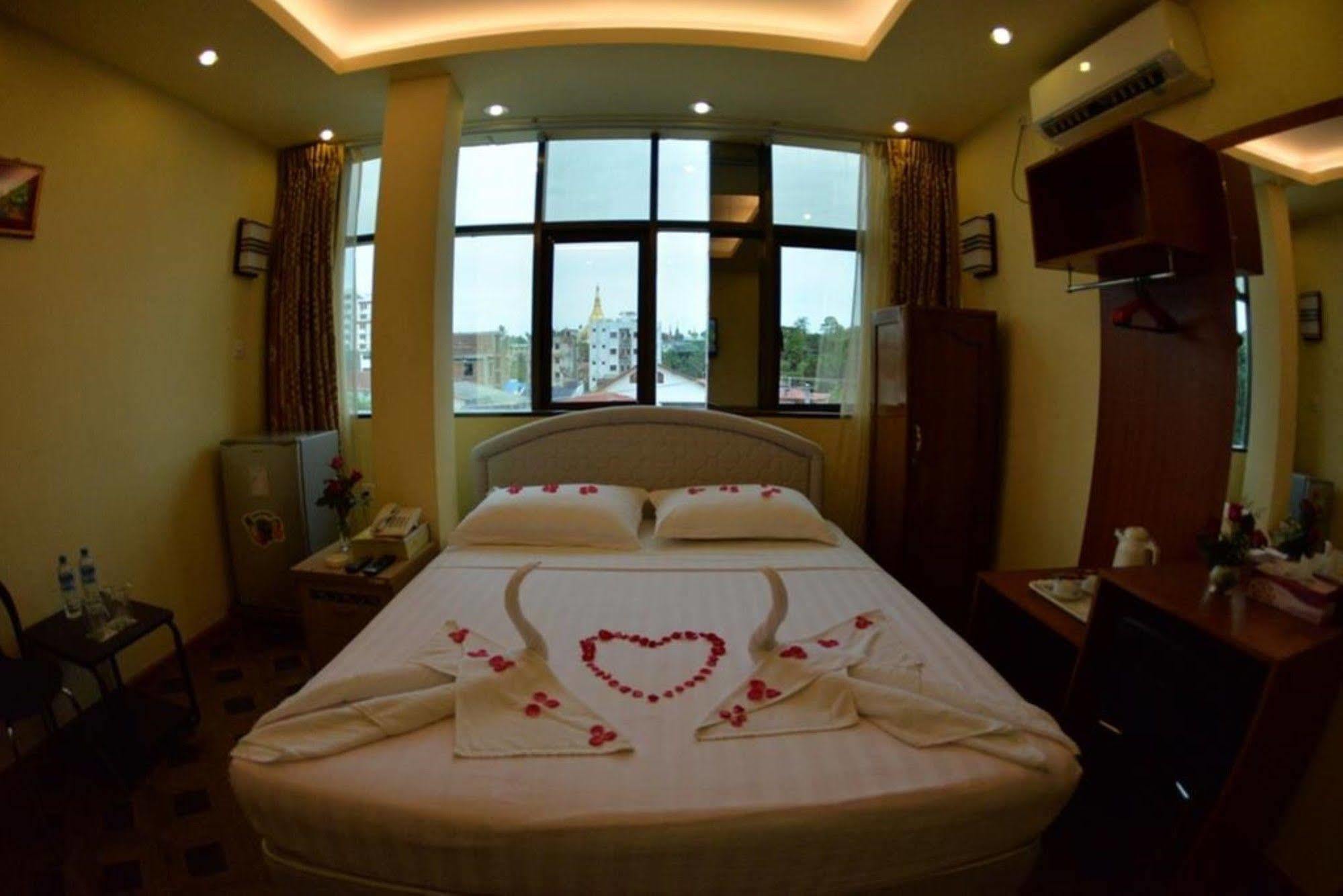 นิว โกลเด้น ฟอเวิร์ด โฮเต็ล Hotel ย่างกุ้ง ภายนอก รูปภาพ
