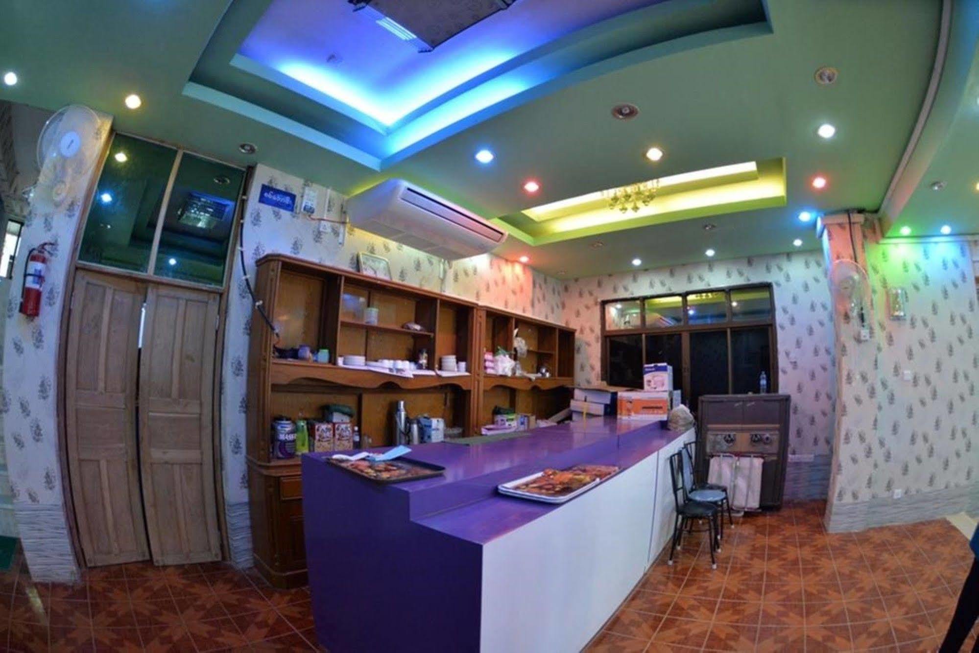 นิว โกลเด้น ฟอเวิร์ด โฮเต็ล Hotel ย่างกุ้ง ภายนอก รูปภาพ