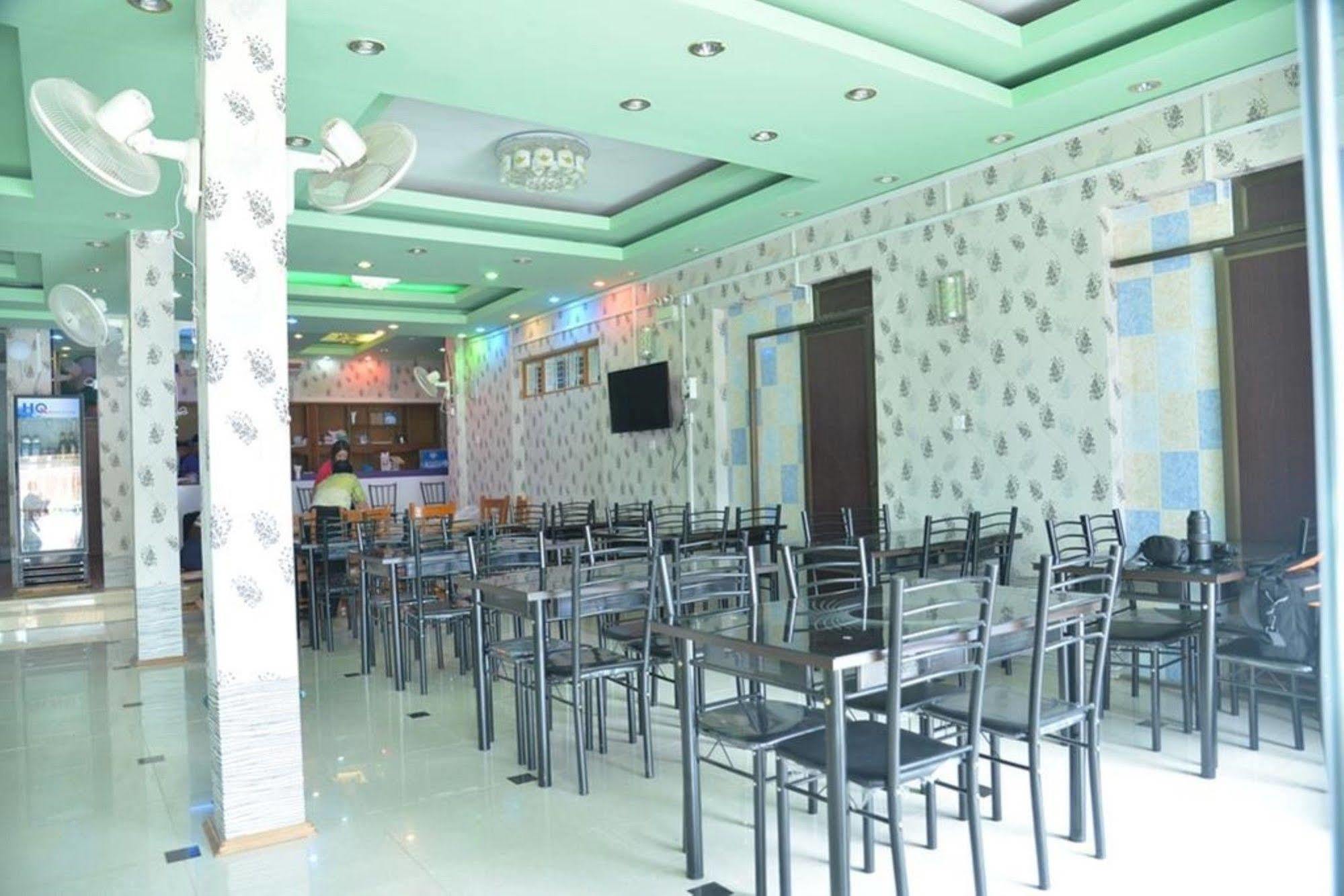 นิว โกลเด้น ฟอเวิร์ด โฮเต็ล Hotel ย่างกุ้ง ภายนอก รูปภาพ